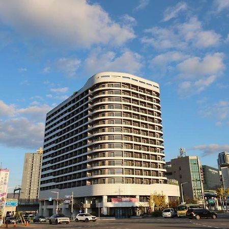 Chuncheon Eston Hotel מראה חיצוני תמונה