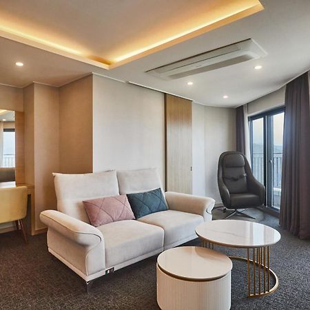 Chuncheon Eston Hotel מראה חיצוני תמונה