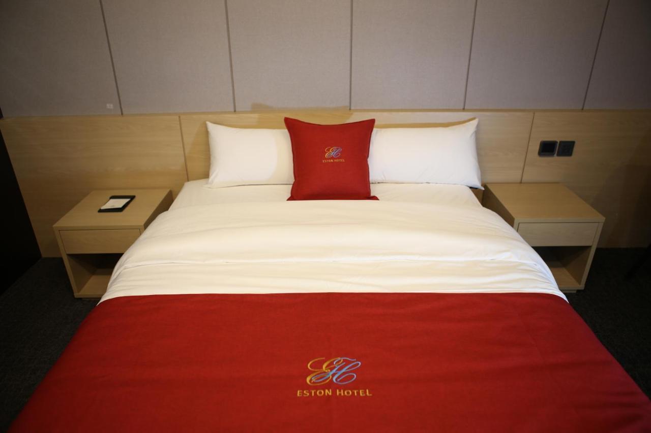 Chuncheon Eston Hotel מראה חיצוני תמונה