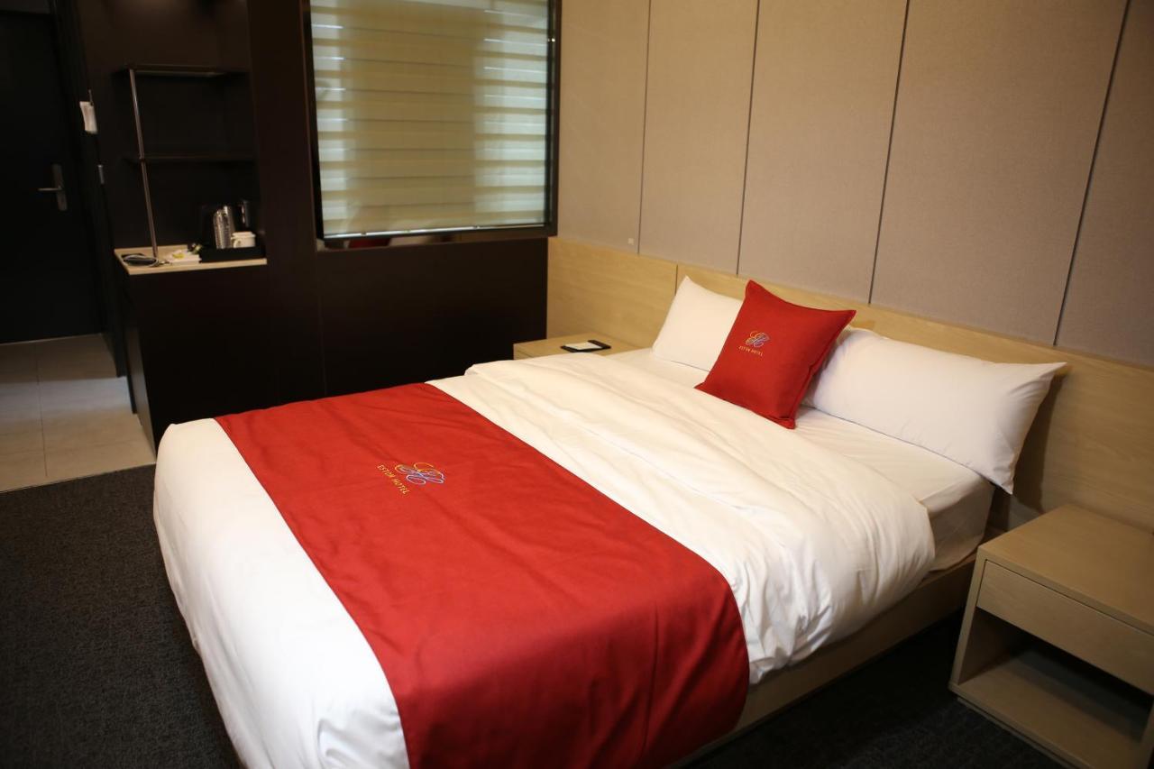 Chuncheon Eston Hotel מראה חיצוני תמונה