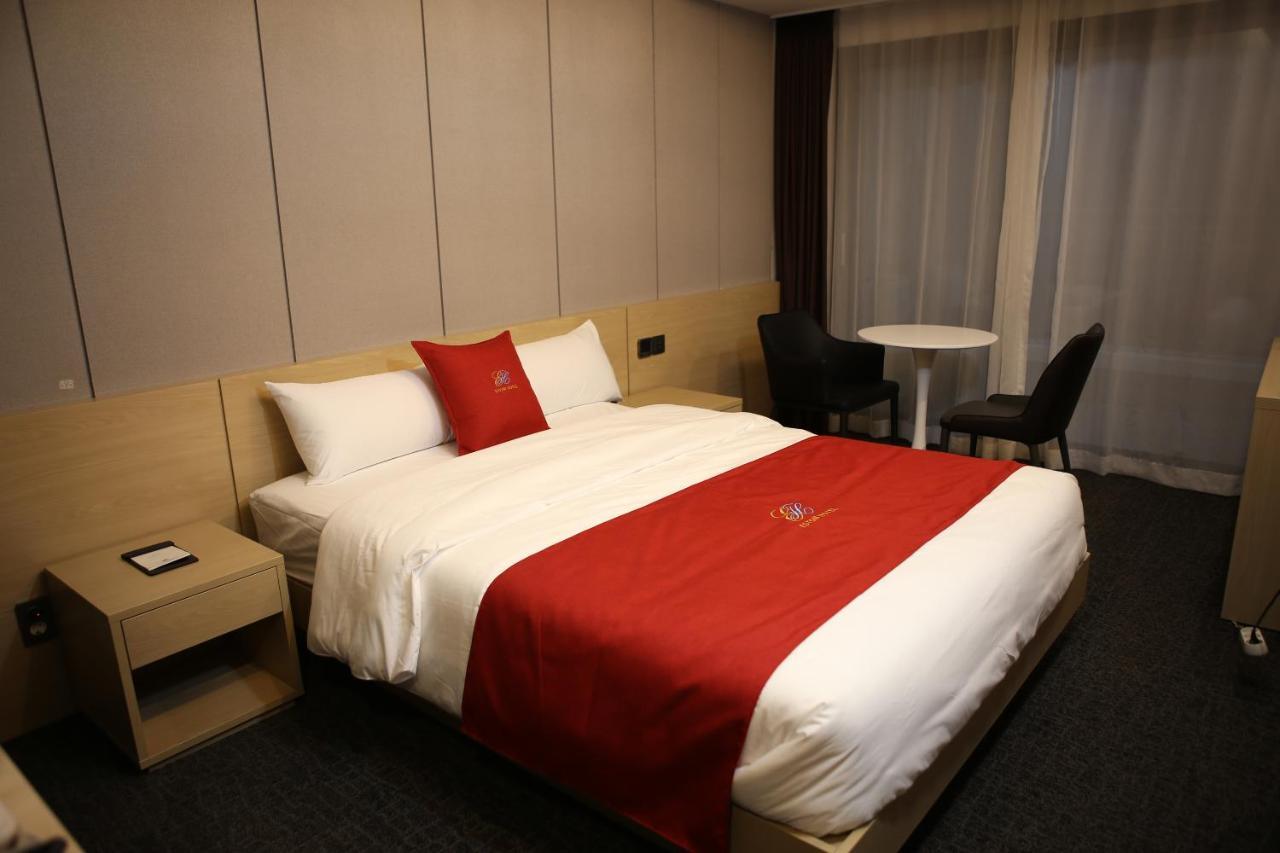 Chuncheon Eston Hotel מראה חיצוני תמונה
