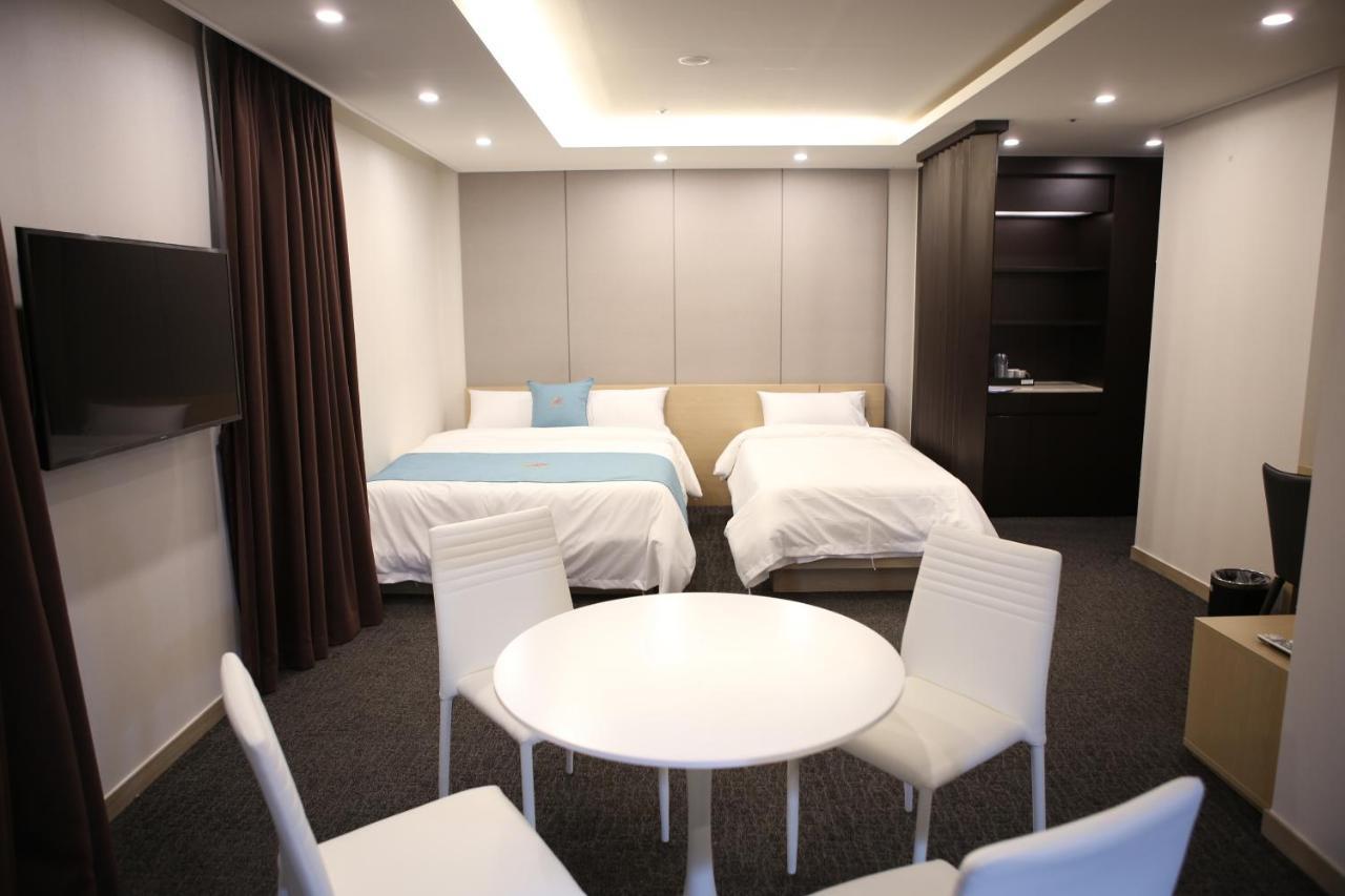 Chuncheon Eston Hotel מראה חיצוני תמונה