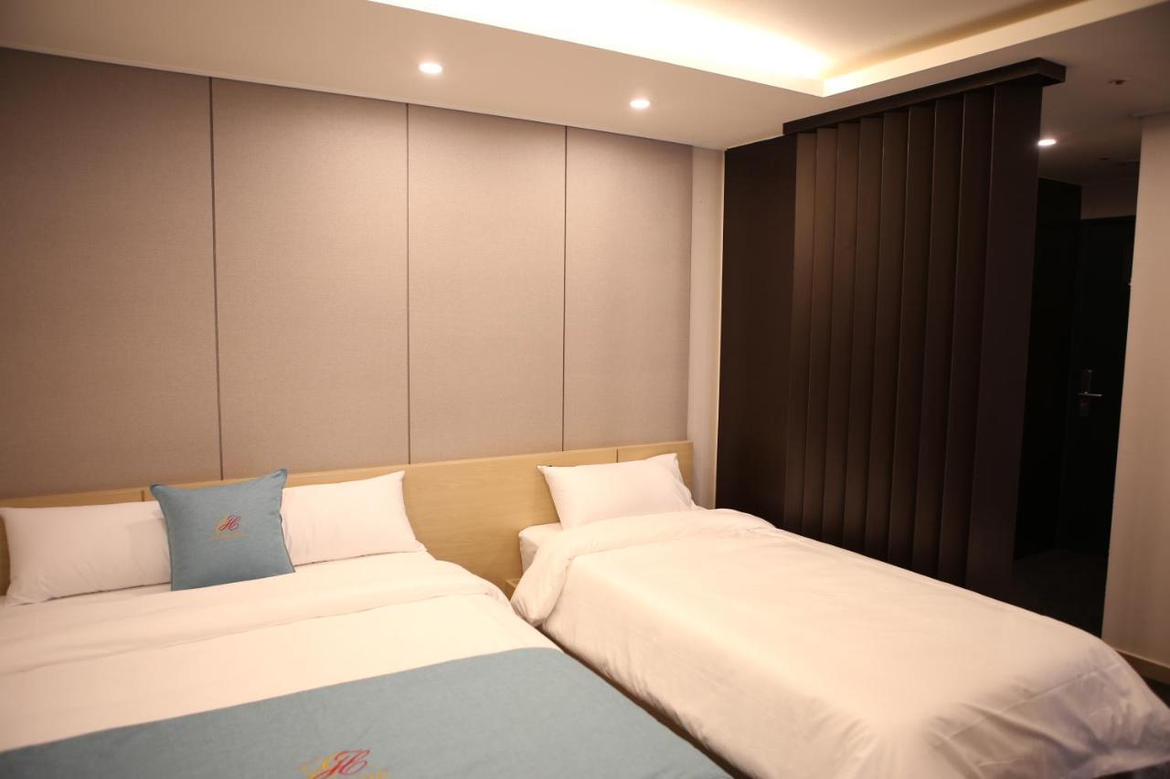 Chuncheon Eston Hotel מראה חיצוני תמונה
