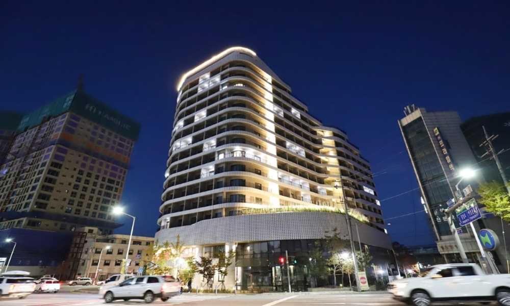Chuncheon Eston Hotel מראה חיצוני תמונה
