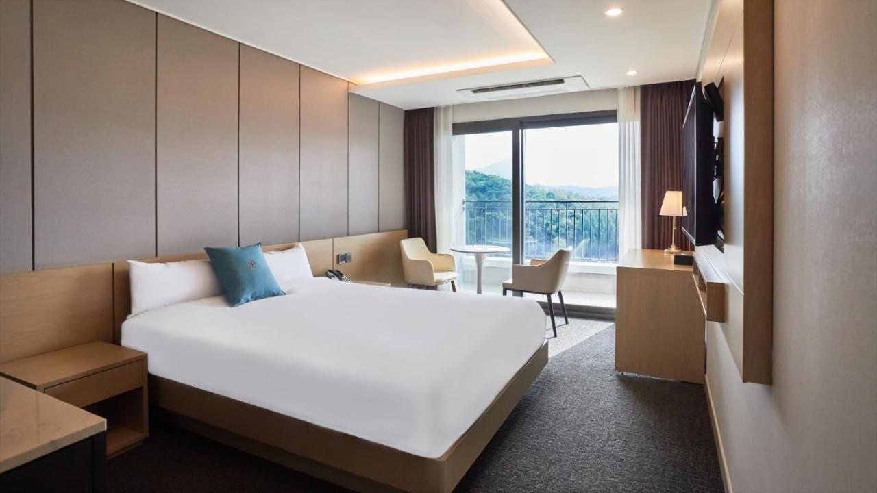 Chuncheon Eston Hotel מראה חיצוני תמונה