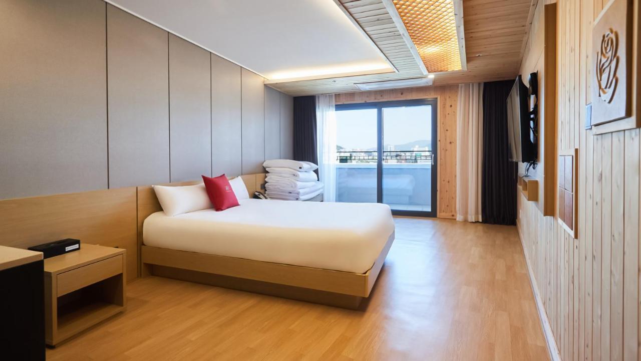 Chuncheon Eston Hotel מראה חיצוני תמונה
