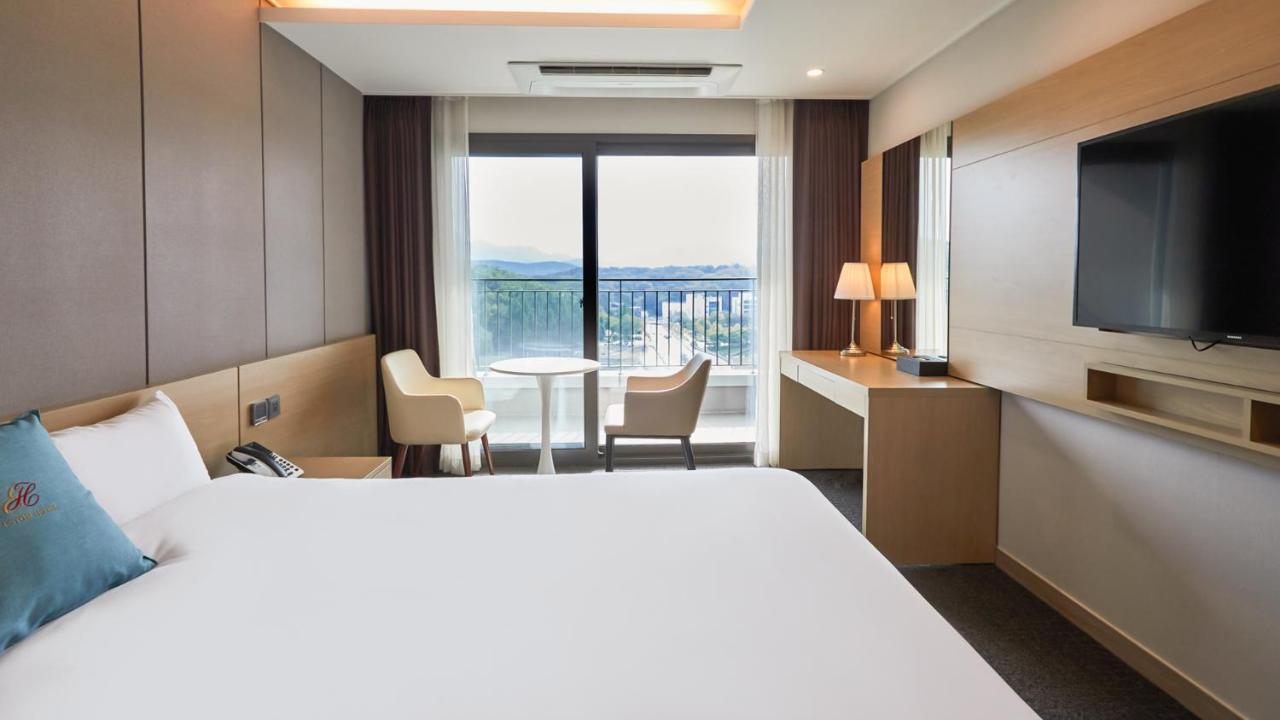 Chuncheon Eston Hotel מראה חיצוני תמונה