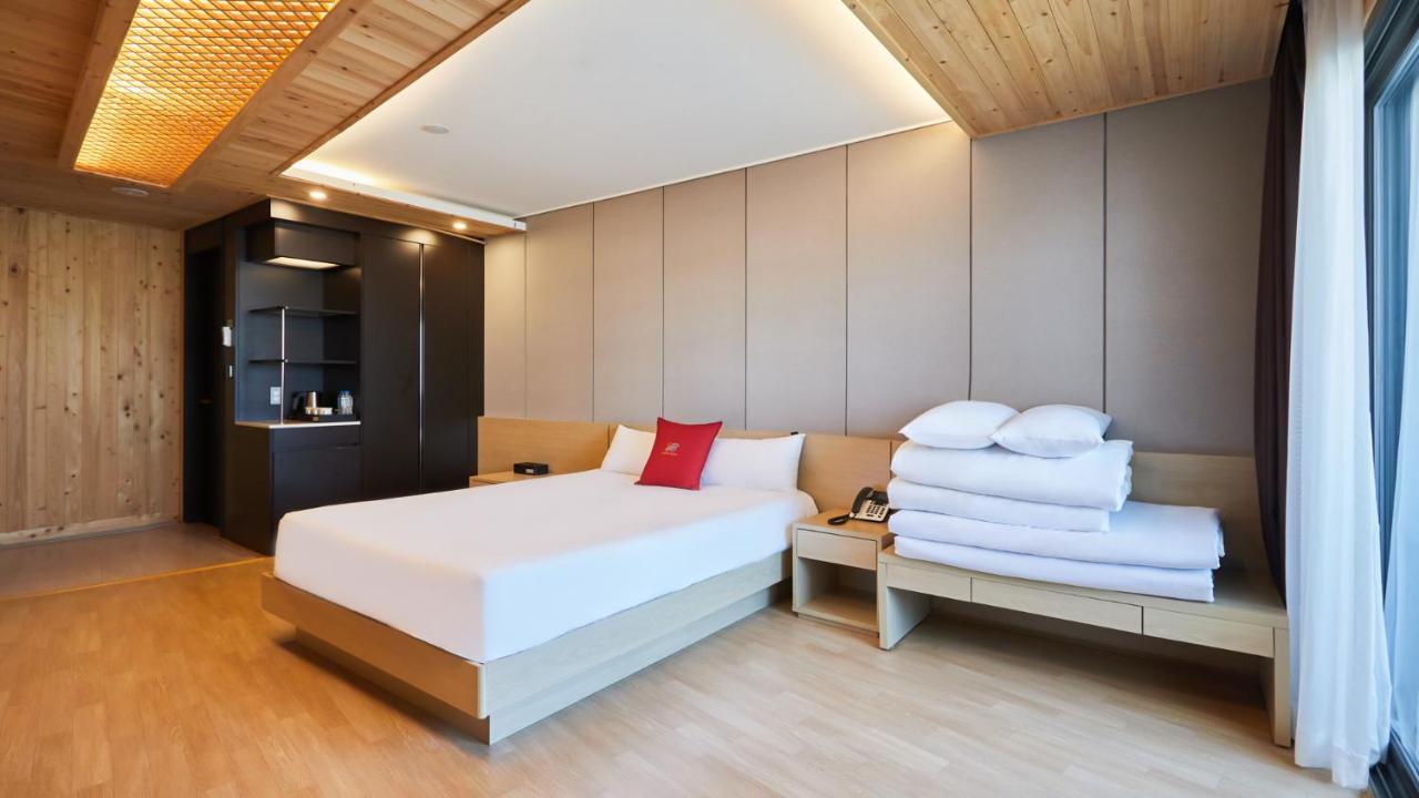 Chuncheon Eston Hotel מראה חיצוני תמונה