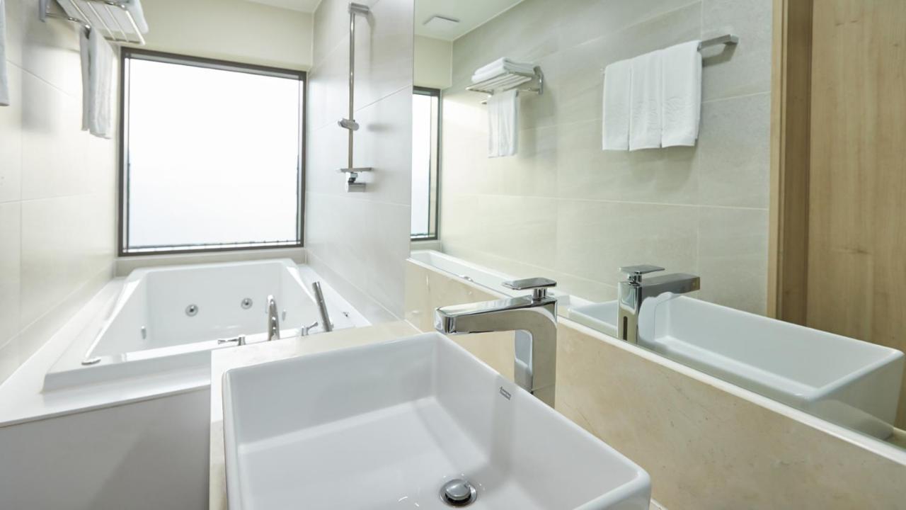 Chuncheon Eston Hotel מראה חיצוני תמונה