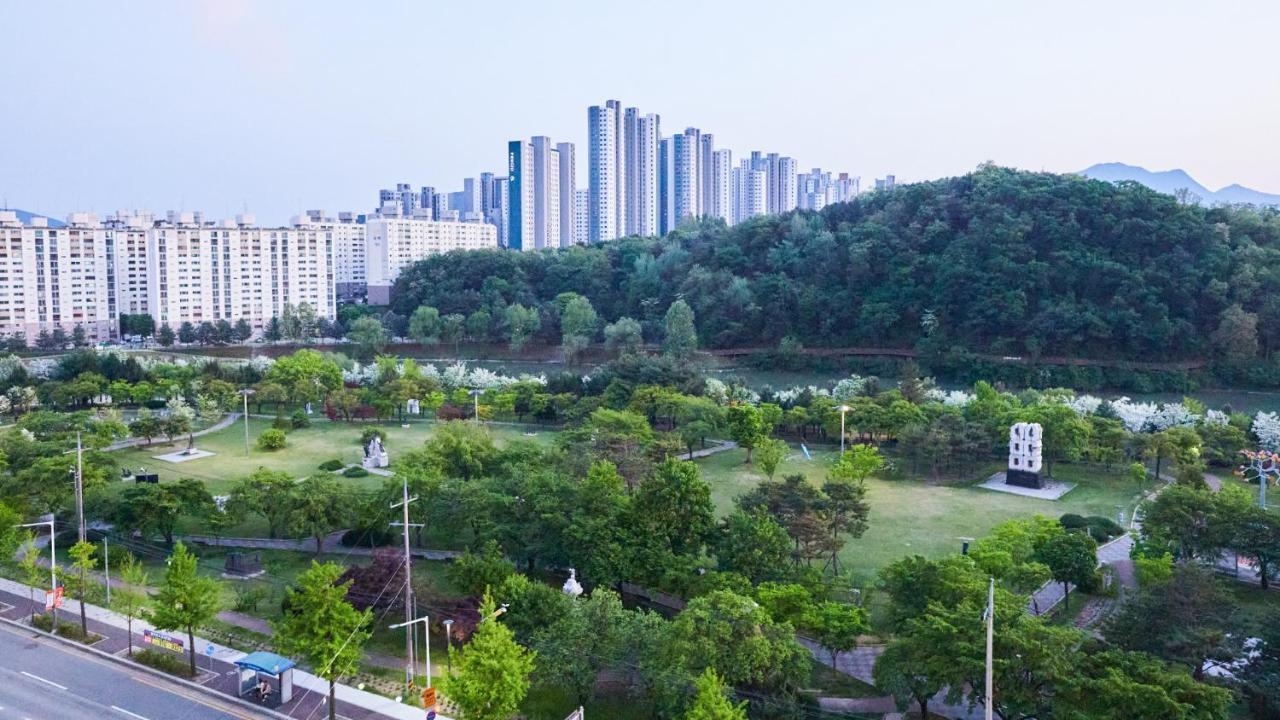 Chuncheon Eston Hotel מראה חיצוני תמונה