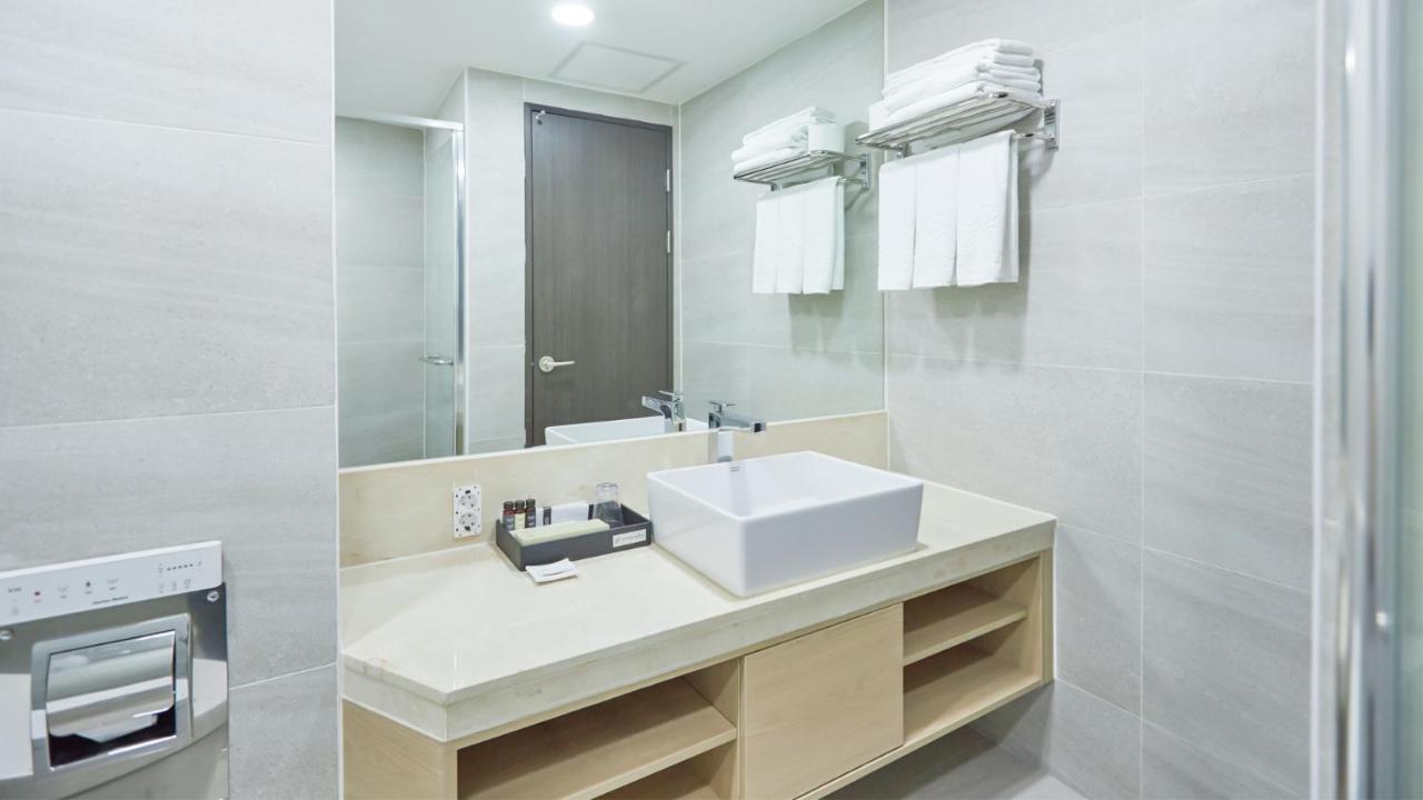 Chuncheon Eston Hotel מראה חיצוני תמונה