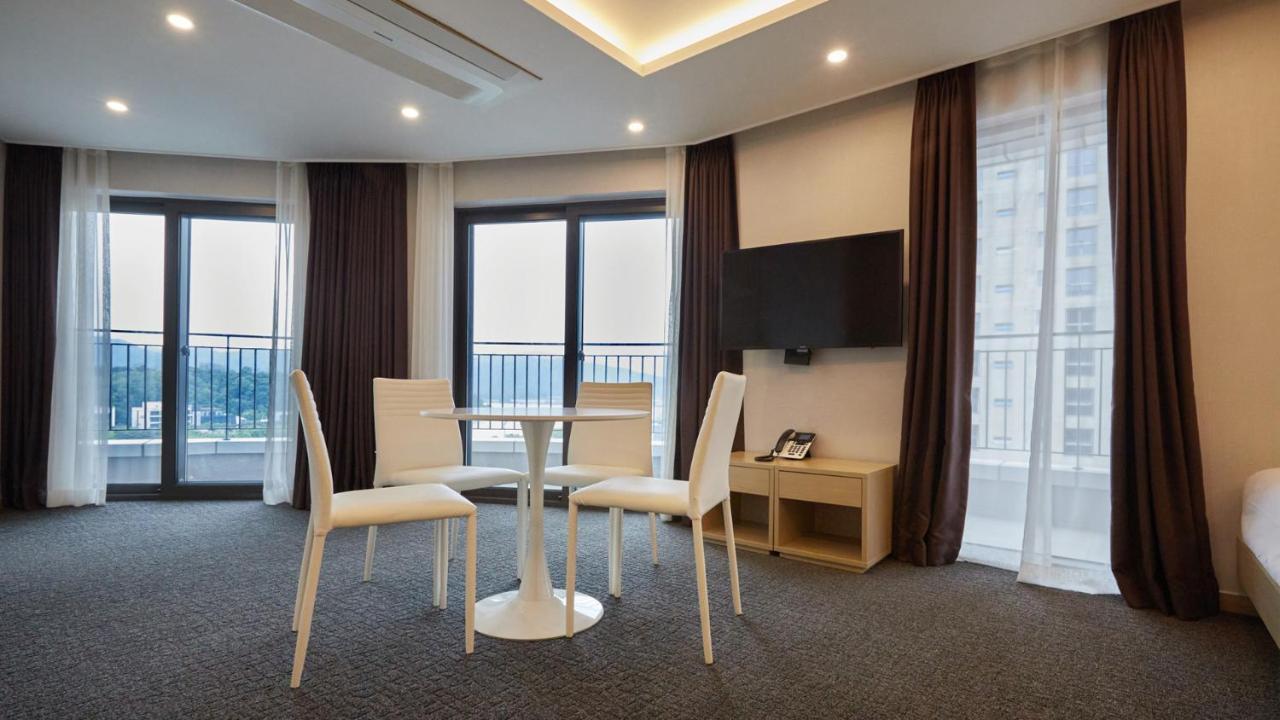 Chuncheon Eston Hotel מראה חיצוני תמונה