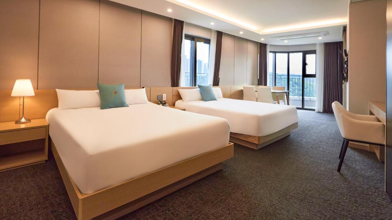 Chuncheon Eston Hotel מראה חיצוני תמונה