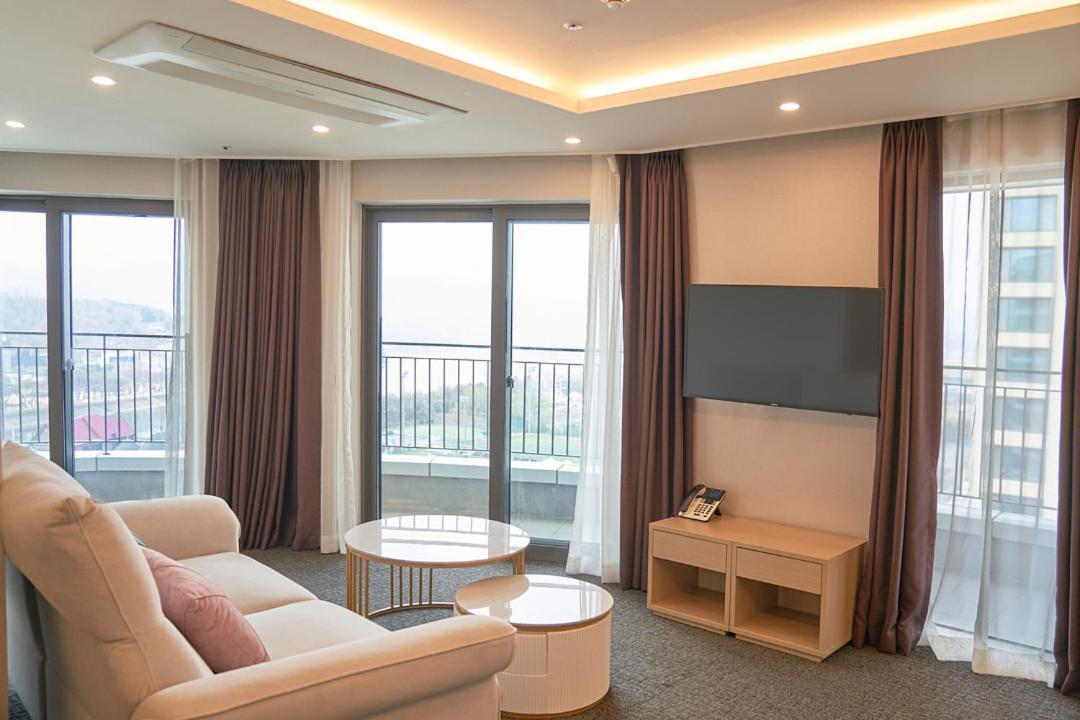 Chuncheon Eston Hotel מראה חיצוני תמונה