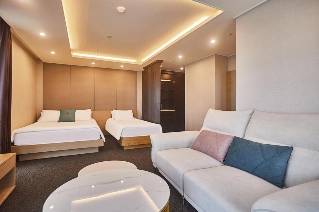 Chuncheon Eston Hotel מראה חיצוני תמונה
