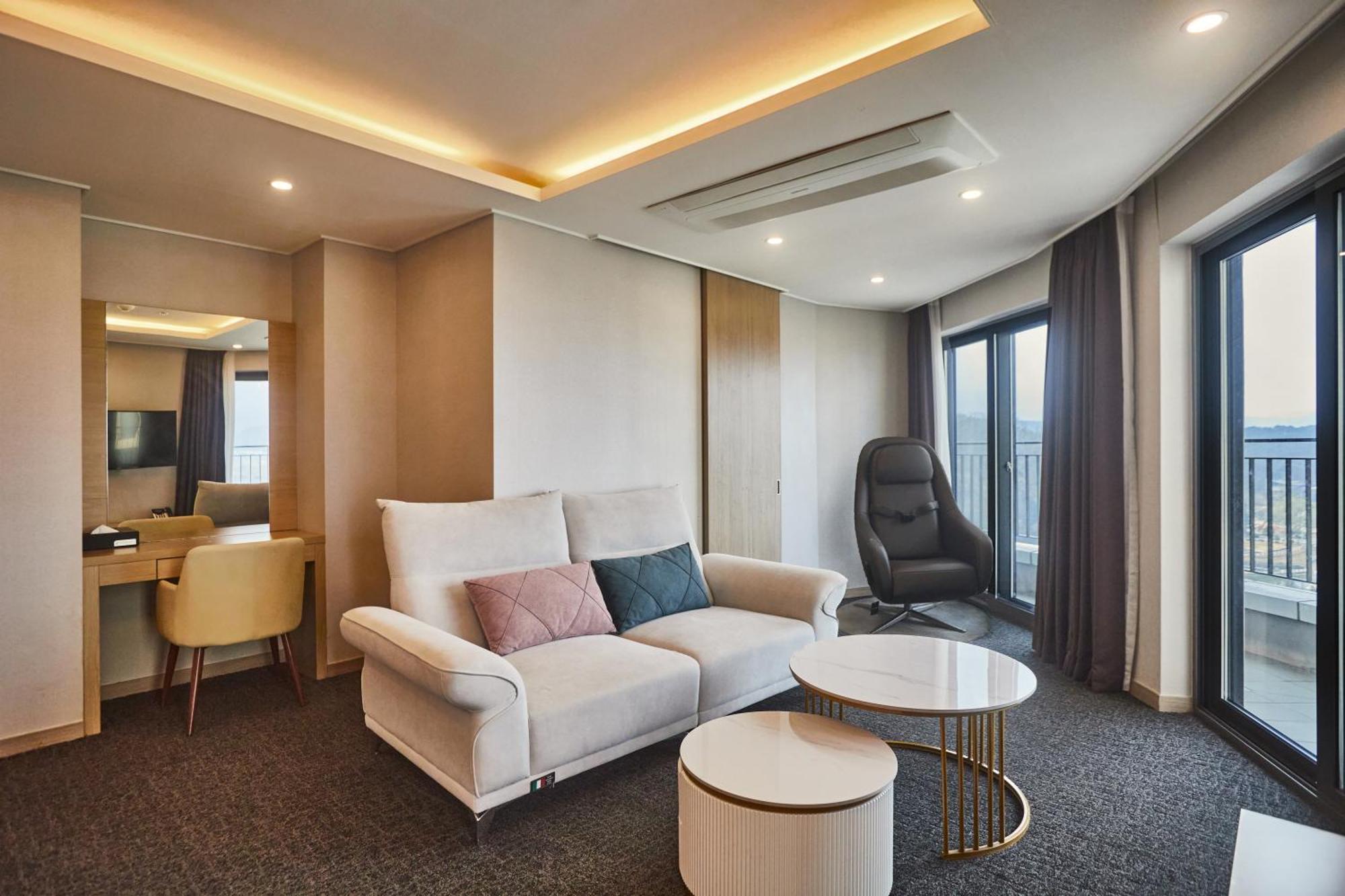 Chuncheon Eston Hotel מראה חיצוני תמונה
